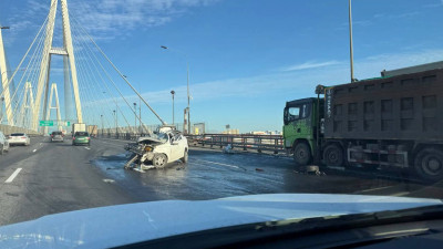 ДТП на КАД с легковушкой и грузовиком стало причиной крупного затора — есть пострадавшие