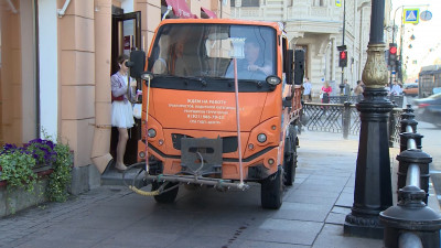 Более 900 коммунальщиков вышли на петербургские улицы в начале жаркой недели