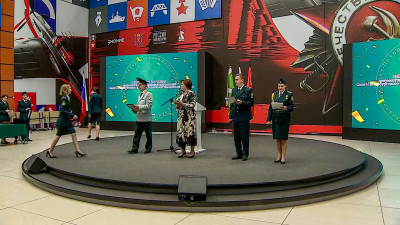 Выпускникам петербургского филиала Российской таможенной академии вручили дипломы