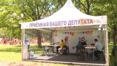 Шатры и мастер-классы: как проходит Большой семейный фестиваль в парке Авиаторов