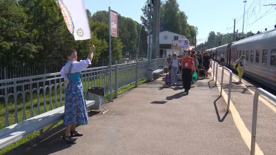 На «Петербургские каникулы» приехали 400 детей и 20 учителей из Мариуполя