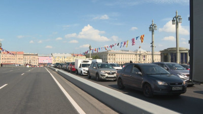 Благовещенский мост на ремонте: для общественного транспорта и машин его закрывать не будут