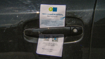 В Петербурге прошла добрая акция — горожанам раздали открытки с пожеланиями и правилами ПДД