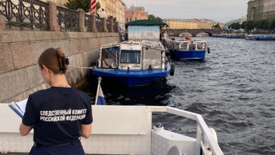 В Петербурге ребенок пострадал при столкновении двух прогулочных теплоходов