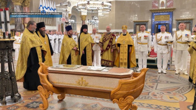 В Кронштадт ко Дню ВМФ доставили икону Святого апостола Андрея Первозванного