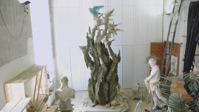 В Петербурге скульптор Владимир Бродарский показал макет памятника погибшим в пандемию COVID-19