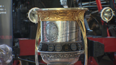 Алексей Мельничук привез Кубок Гагарина в Петербург