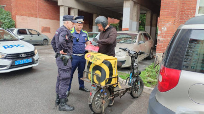 75 протоколов за нарушение новых требований составили на курьеров в Петербурге
