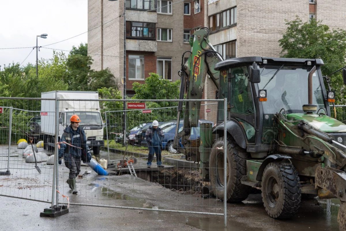 Реконструкцию водопроводов на Двинской улице планируют завершить до ноября - tvspb.ru