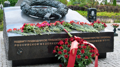 Александр Беглов: Петербург чтит память подводников, погибших в Баренцевом море шесть лет назад