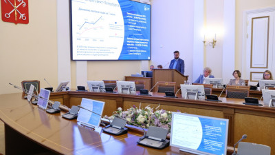 Александр Беглов: Впервые в своей истории к 1 июля Петербург заключил контракты на 80% закупок товаров и услуг для городских нужд