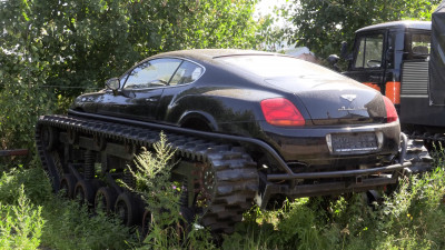 Bentley на гусеницах нашли полицейские в ходе рейда в Петербурге