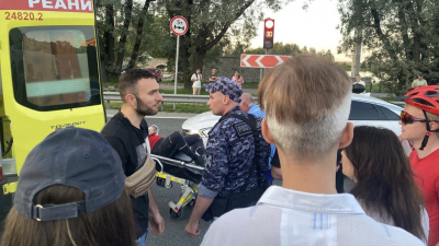 В Сестрорецке «Мерседес» переехал велосипедиста