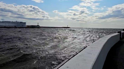 Затворы дамбы открыли: они защищали Петербург от наводнения больше 20 часов