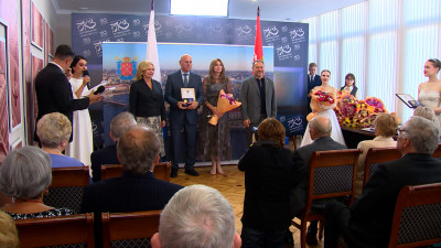 В БКЗ «Октябрьский» чествовали пары, отметивших «золотую» и «бриллиантовую» свадьбы