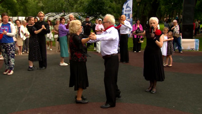 В Юсуповском саду открылись танцевальные веранды