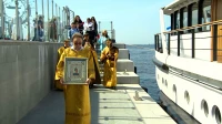 Морской крестный ход с частичкой мощей Андрея Первозванного проходит в Петербурге