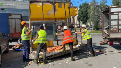 В двух районах Петербурга демонтировали незаконные прилавки с овощами и фруктами