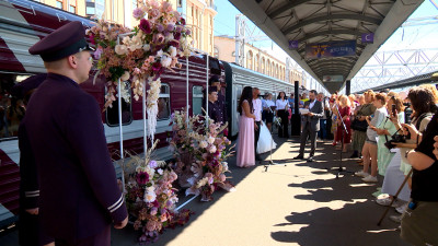 Александр Беглов направил приветствие флагманскому поезду «Гранд Экспресс», сделавшему дневную праздничную остановку в Петербурге
