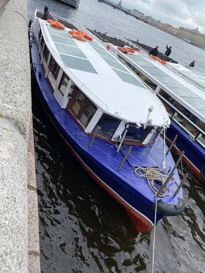 Двоих мужчин задержали за похищение радиостанции с борта теплохода в Петербурге - tvspb.ru