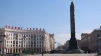 Александр Беглов возложил цветы к Монументу Победы и Вечному огню в Минске