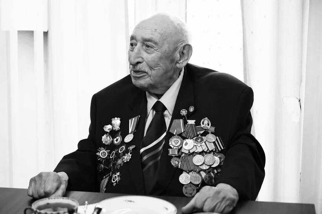 Александр Беглов простился с ветераном Великой Отечественной войны Зиновием Меркиным - tvspb.ru