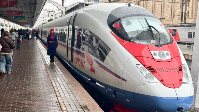 Путешествие из Петербурга в Москву закончилось для девушки-зацепера двумя протоколами