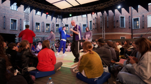 Театр. Константин Плотников, Богдан Гудыменко, Александр Худяков, Сержук Андреев, Никита Виноградов в спектакле-рейве «Квадрат» Дмитрия Крестьянкина