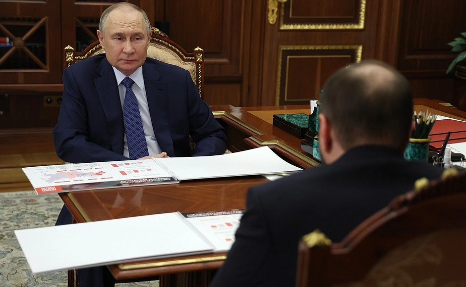 Владимир Путин провел встречу с президентом Российской ассоциации производителей удобрений Андреем Гурьевым - tvspb.ru