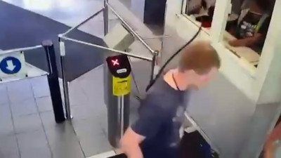 Появилось видео, как лучник всадил стрелы в сотрудниц завода в Петербурге