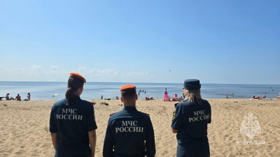 В МЧС петербуржцам и гостям города посоветовали, как эффективно бороться с жарой