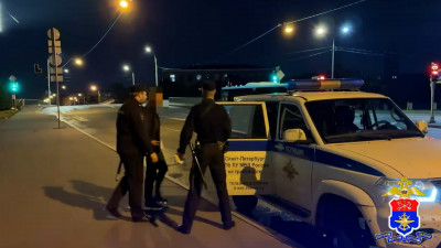 Повисший на цепи «Авроры» петербуржец стал фигурантом уголовного дела