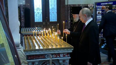 Владимир Путин завершил День Военно-Морского Флота в Петербурге поездкой в Кронштадт