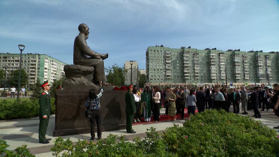 В Выборгском районе Петербурга официально открыли площадь Хошимина