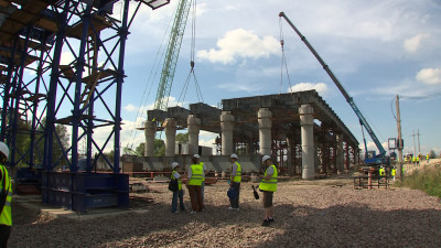 3,5 тыс. тонн металла, 300 рабочих и 70 единиц техники: как идет строительство Южной широтной магистрали