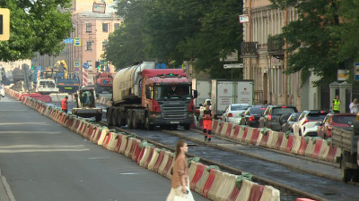 На Старо-Петергофском проспекте начался ремонт дорожного покрытия