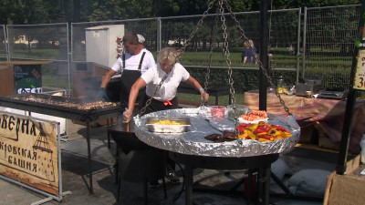 Как проходит IV Петербургский гастрономический фестиваль на Пионерской площади