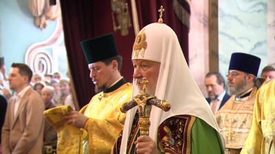 Патриарх Кирилл подарил собору  Петропавловской крепости икону «Предстояние святых апостолов Петра и Павла перед Христом»