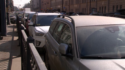 На платных парковках в Петербурге выявили почти 18 тысяч нарушений с начала года