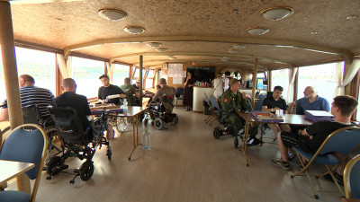 Для ветеранов специальной военной операции провели водную экскурсию по Неве