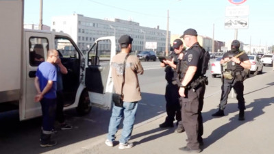 В Адмиралтейском районе в ходе профилактического рейда полицейские проверили свыше 300 водителей