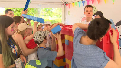 Участники Большого семейного фестиваля построили копию Большого Смоленского моста