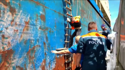 Сотрудники МЧС спасли помощника капитана судна «Гогланд Рифер»