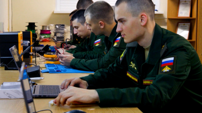 Прием в военные вузы Петербурга продлен до 1 августа