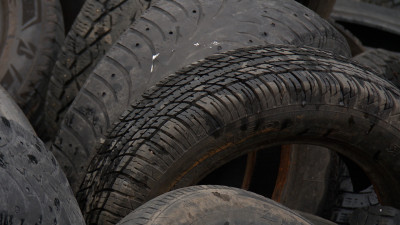 Петербургские волонтеры проверят, как утилизируют покрышки в местных шиномонтажах