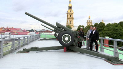 Открытие выставки и полуденный залп: как в Северной столице отмечают День архитектора