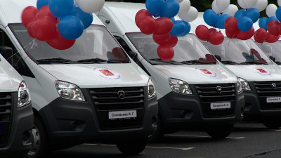 Выплаты, микроавтобусы и другие меры поддержки: как Петербург помогает многодетным семьям