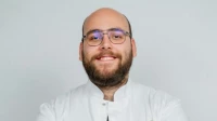 Нейрохирург из НИИ Джанелидзе Никита Серебренников вышел в финал конкурса «Молодые, дерзкие, перспективные»