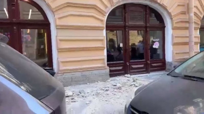 Управляющий ТСЖ об обрушении лепнины фасада на Дегтярной: Все необходимые инстанции оповещены