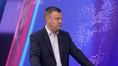 На улицах, по которым пустят транспорт на время ремонта Невского, запретят парковку